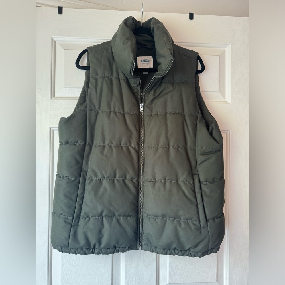 Women’s Old Navy Fleece Lined Vest (XL)